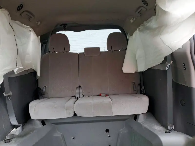 2015 TOYOTA SIENNA LE  