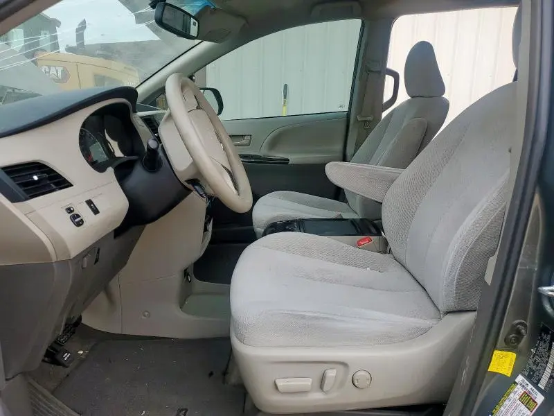 2012 TOYOTA SIENNA LE  