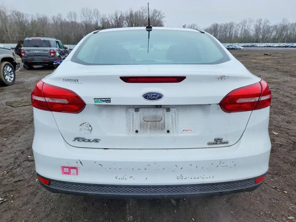2016 FORD FOCUS SE  