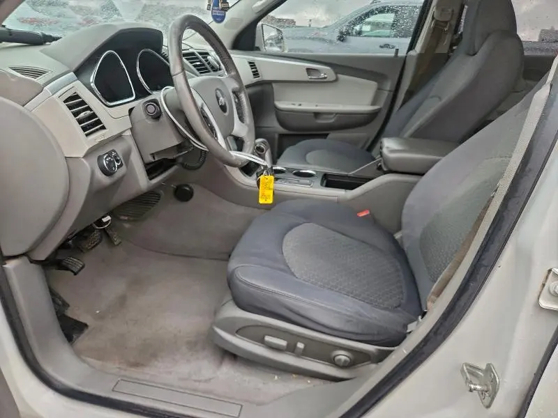 2011 CHEVROLET TRAVERSE LT  