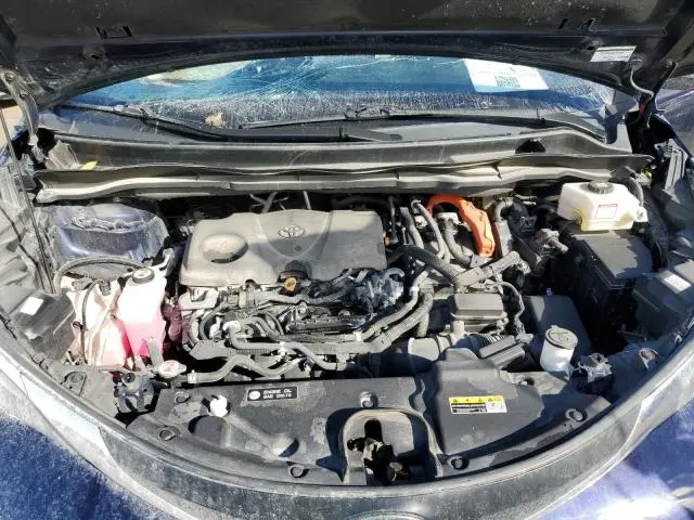 2022 TOYOTA SIENNA XLE  