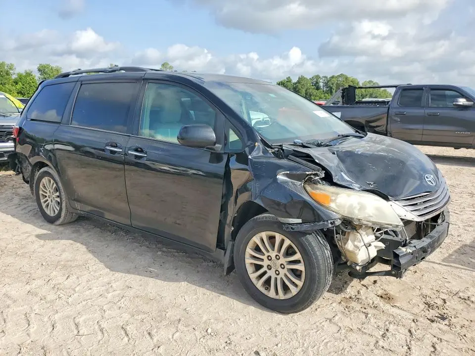 2015 TOYOTA SIENNA XLE 8-PASSENGER  