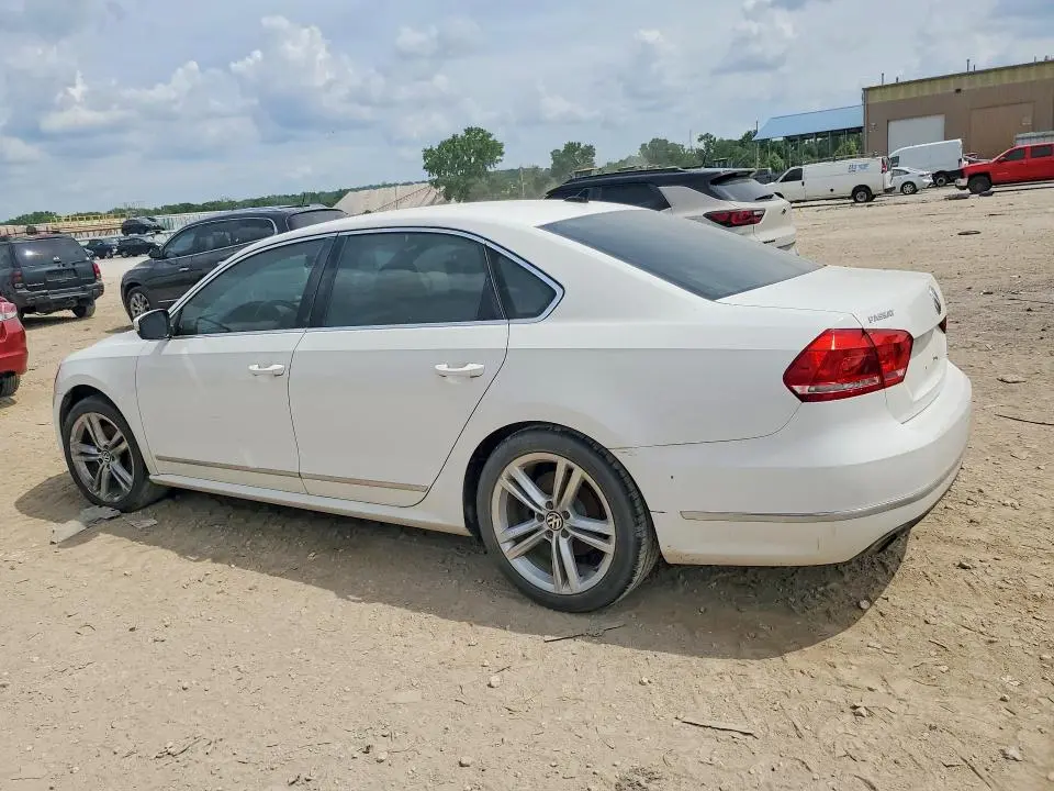 2015 VOLKSWAGEN PASSAT SE  