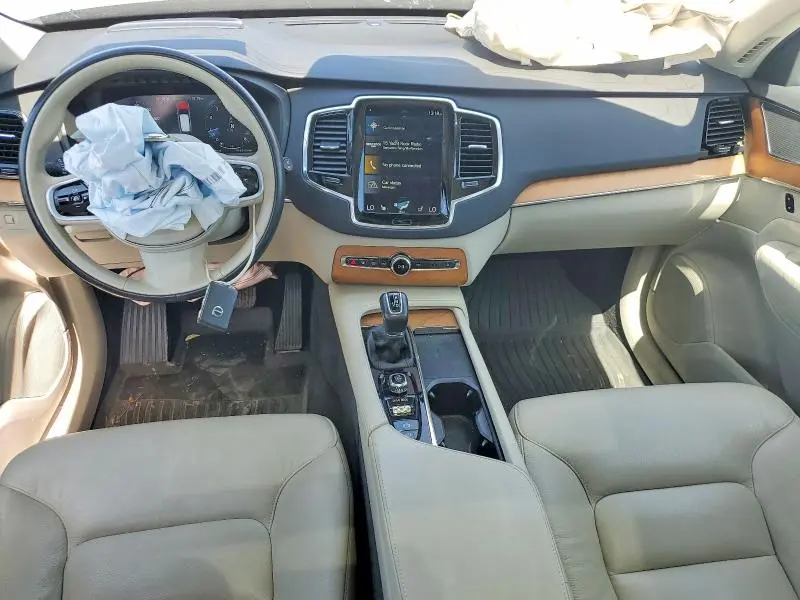 2021 VOLVO XC90 T6 MOMENTUM  