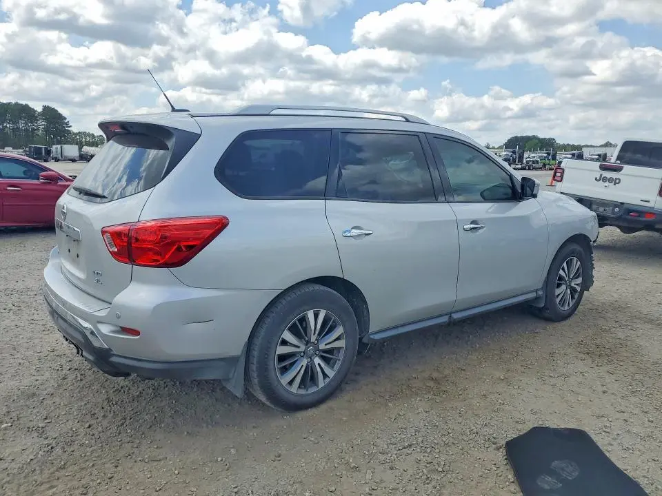 2017 NISSAN PATHFINDER SL  