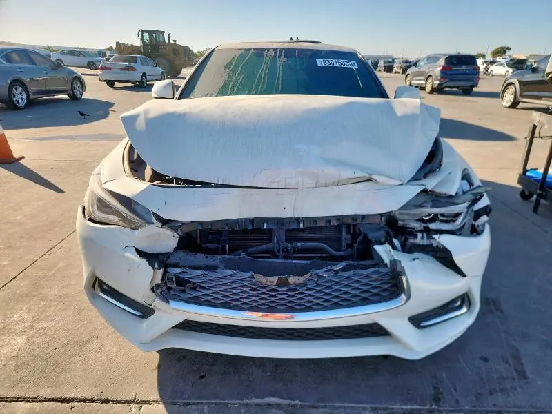 2018 INFINITI Q60 LUXE 300  