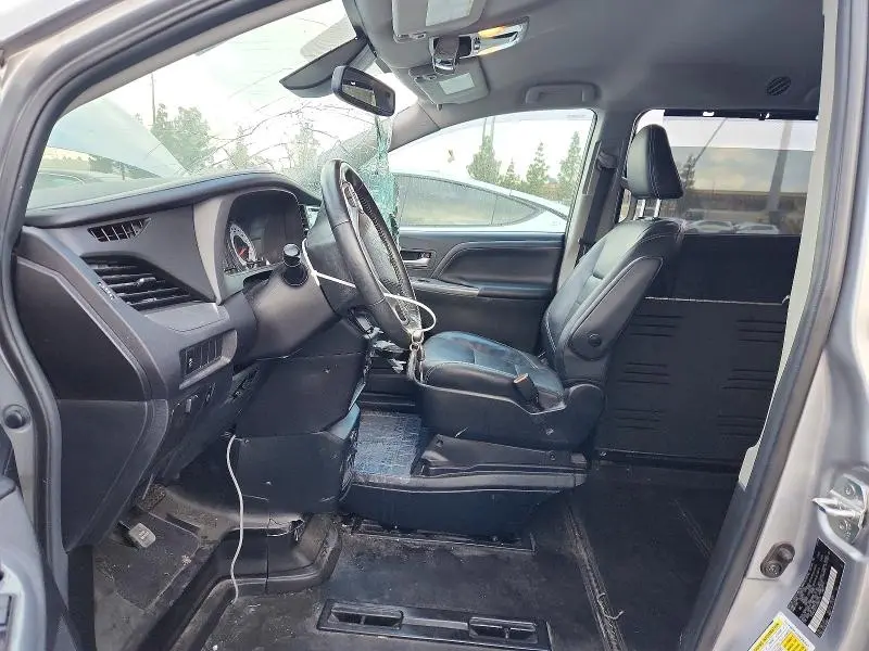 2018 TOYOTA SIENNA SE 8-PASSENGER  