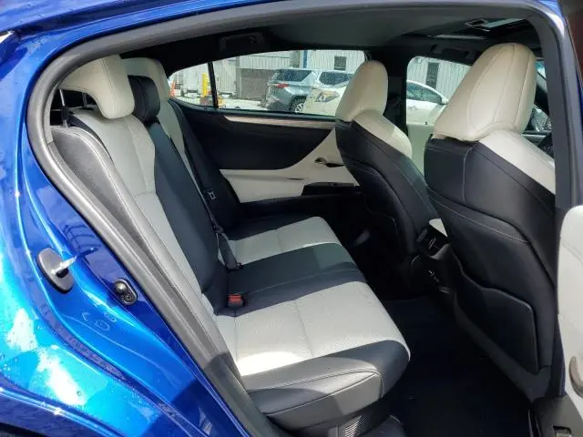 2022 LEXUS ES 300H BASE  