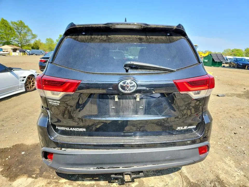 2019 TOYOTA HIGHLANDER XLE  