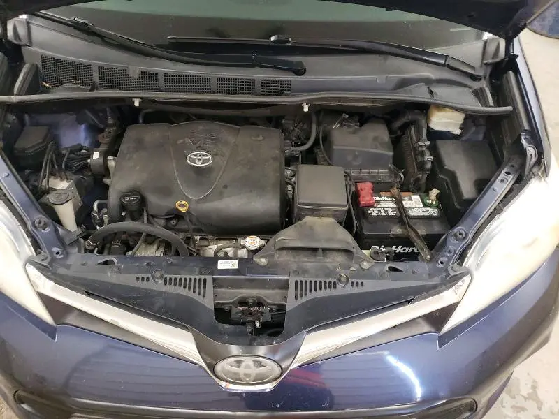 2018 TOYOTA SIENNA LE  