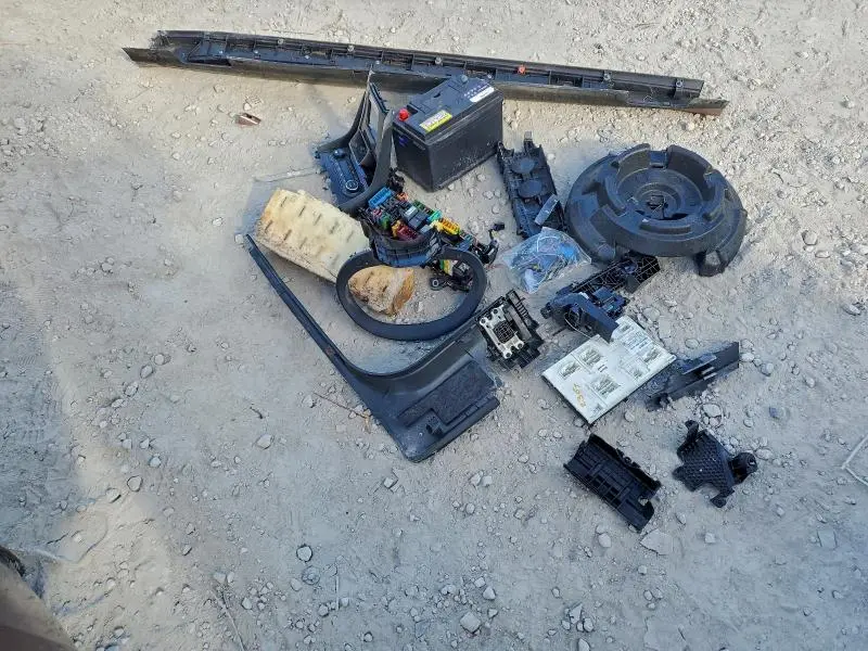 2017 INFINITI QX30 BASE  