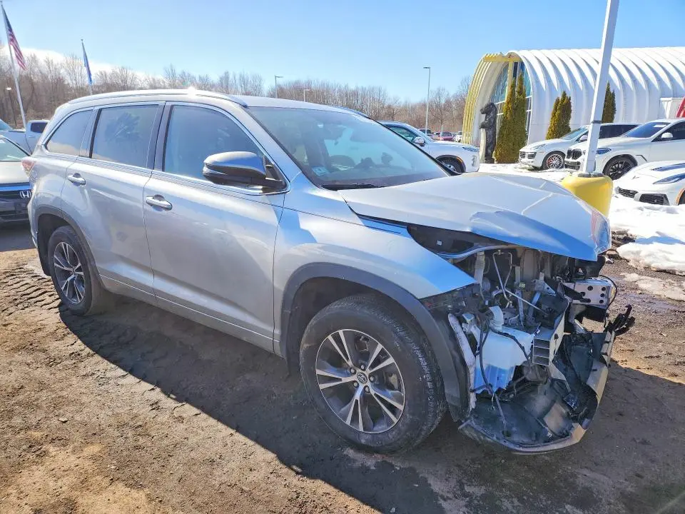 2016 TOYOTA HIGHLANDER XLE  