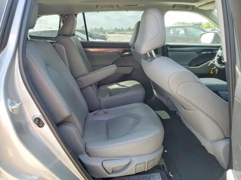 2021 TOYOTA HIGHLANDER PLATINUM  