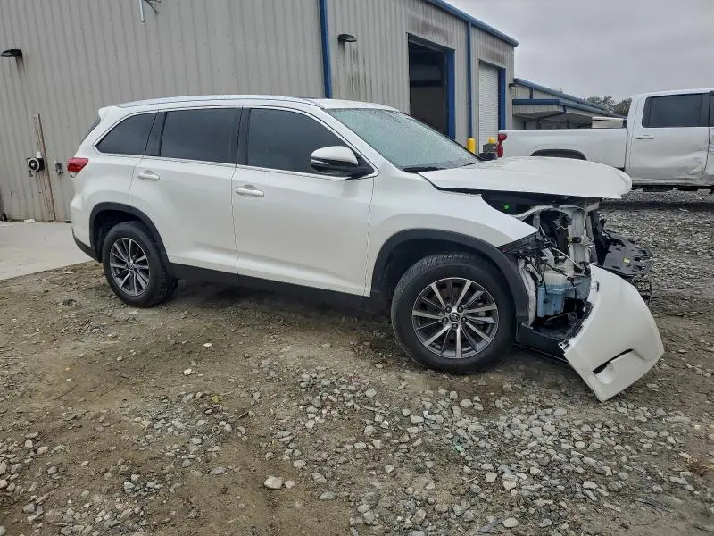 2019 TOYOTA HIGHLANDER SE  