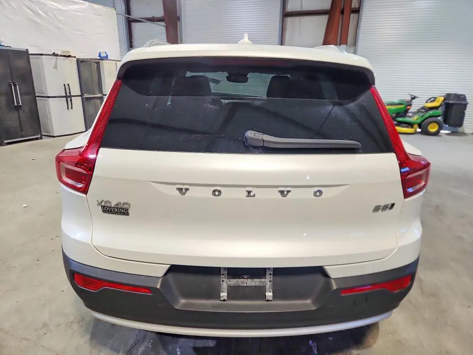 2024 VOLVO XC40 PLUS  