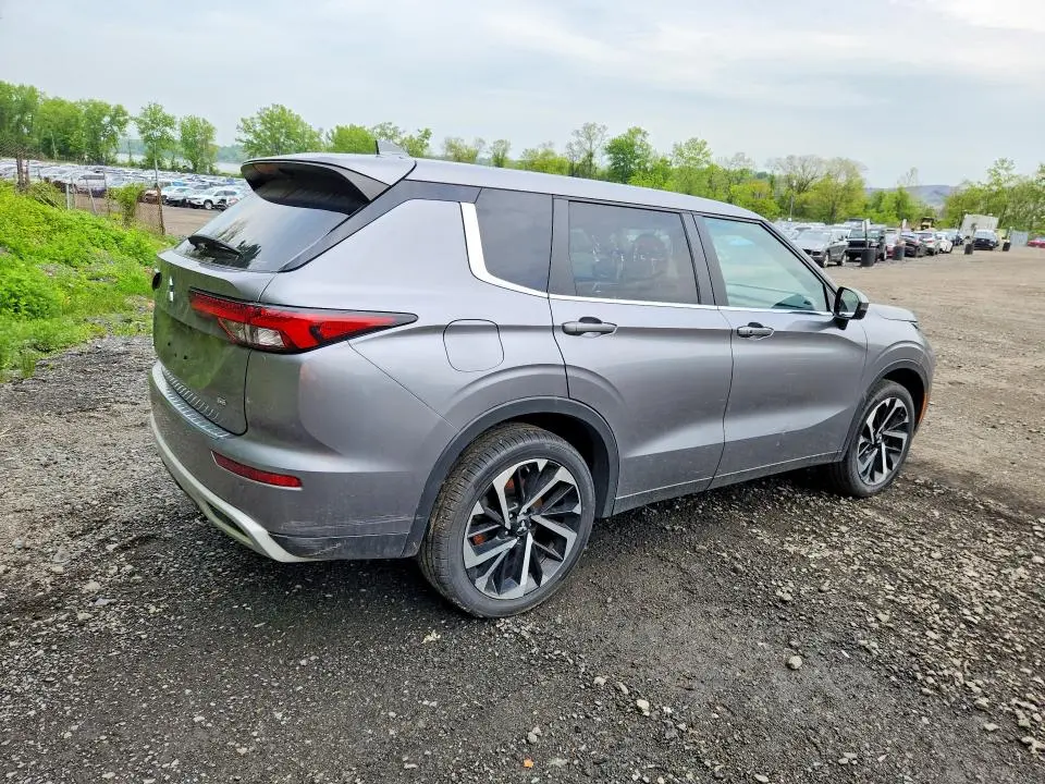 2022 MITSUBISHI OUTLANDER SE  
