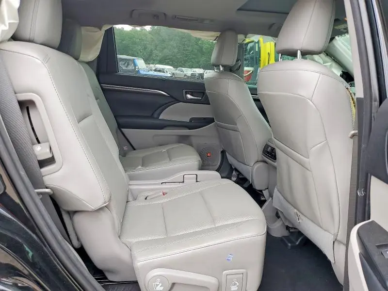 2016 TOYOTA HIGHLANDER LIMITED  