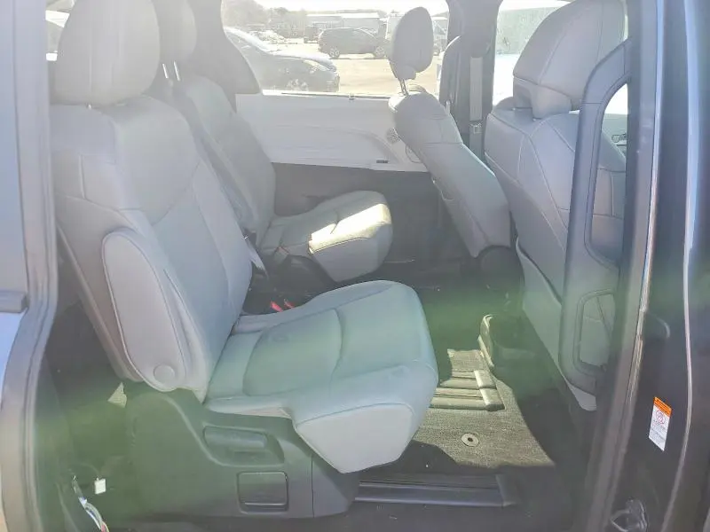 2025 TOYOTA SIENNA XLE 8-PASSENGER  