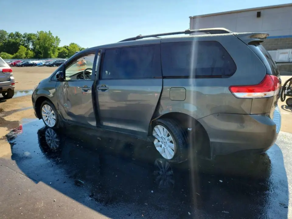 2012 TOYOTA SIENNA LE  