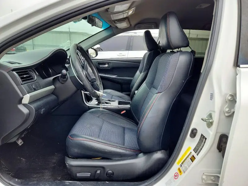 2015 TOYOTA CAMRY SE  