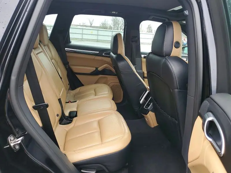 2016 PORSCHE CAYENNE   