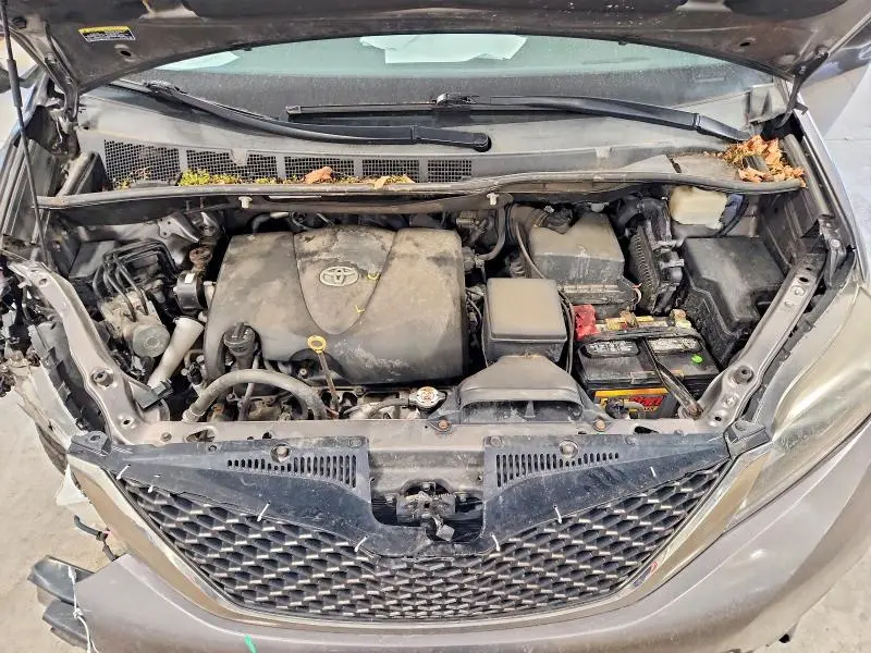 2017 TOYOTA SIENNA   