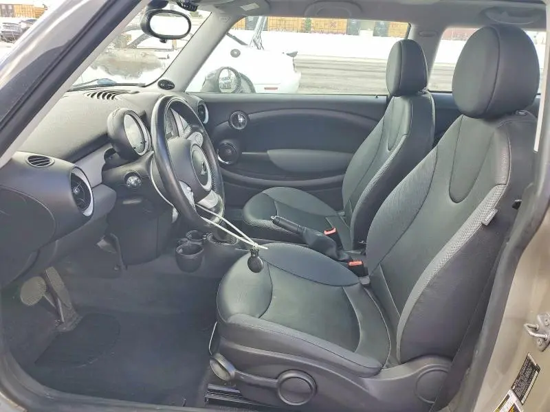 2010 MINI COOPER   