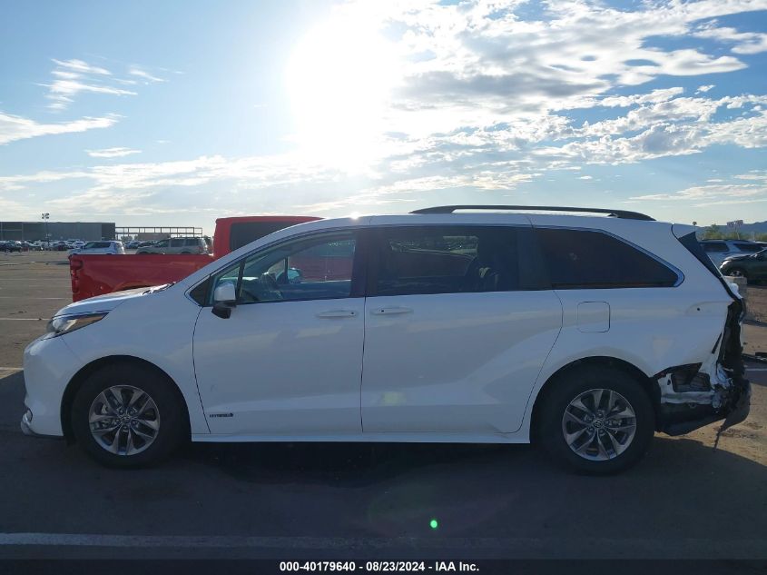 2021 TOYOTA SIENNA LE