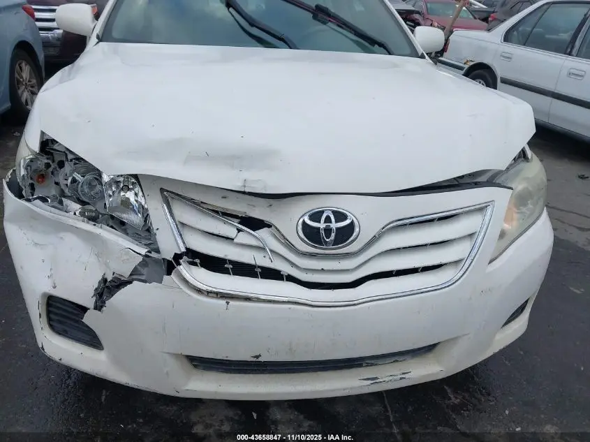 2011 TOYOTA CAMRY LE