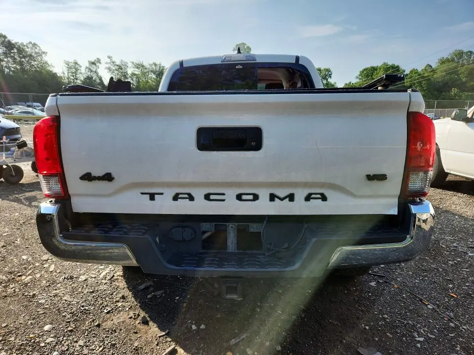 2021 TOYOTA TACOMA SR5 V6  