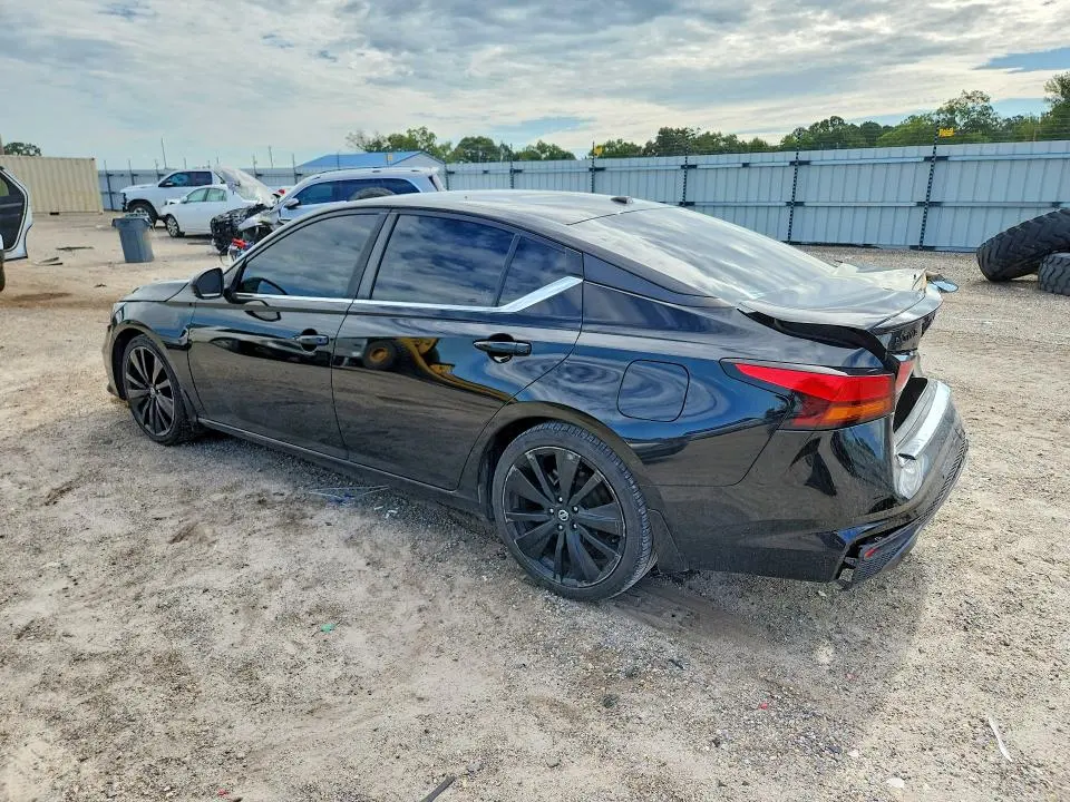 2022 NISSAN ALTIMA SR  