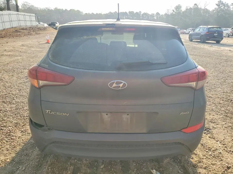2018 HYUNDAI TUCSON SE  