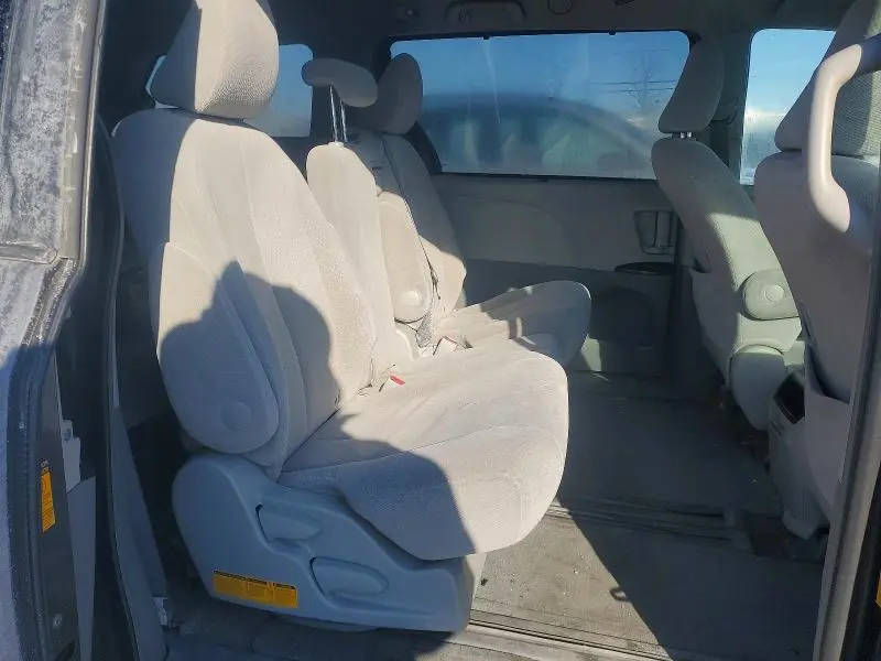 2013 TOYOTA SIENNA LE  