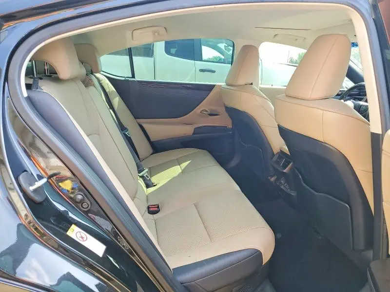 2019 LEXUS ES   