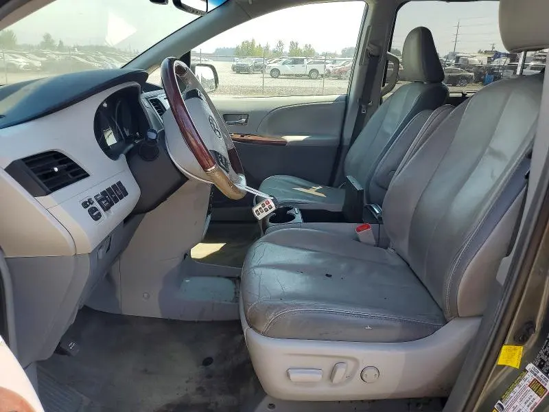 2013 TOYOTA SIENNA LIMITED 7-PASSENGER  