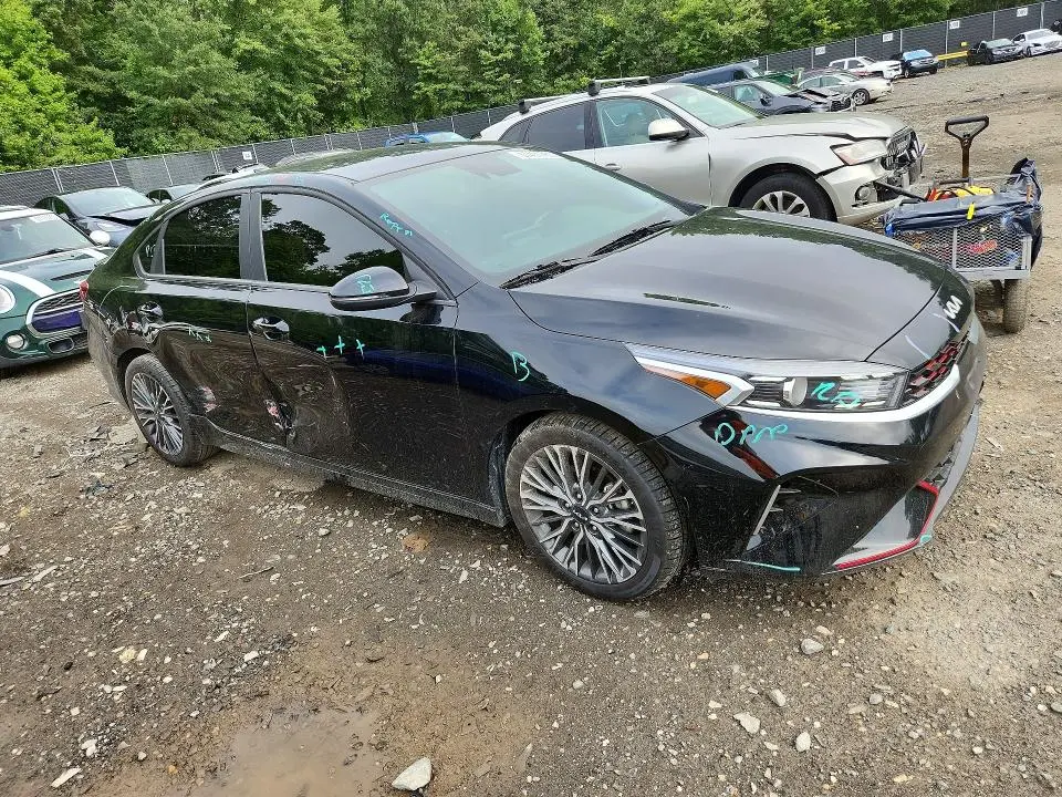 2023 KIA FORTE GT LINE  