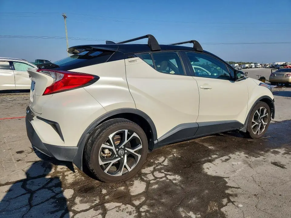 2020 TOYOTA C-HR XLE  