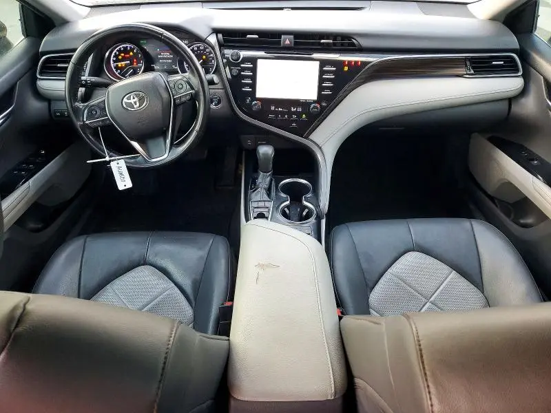 2019 TOYOTA CAMRY XLE  