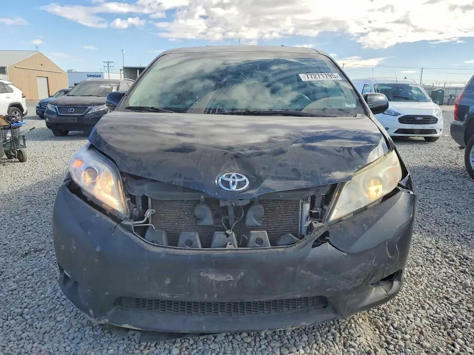 2011 TOYOTA SIENNA XLE  