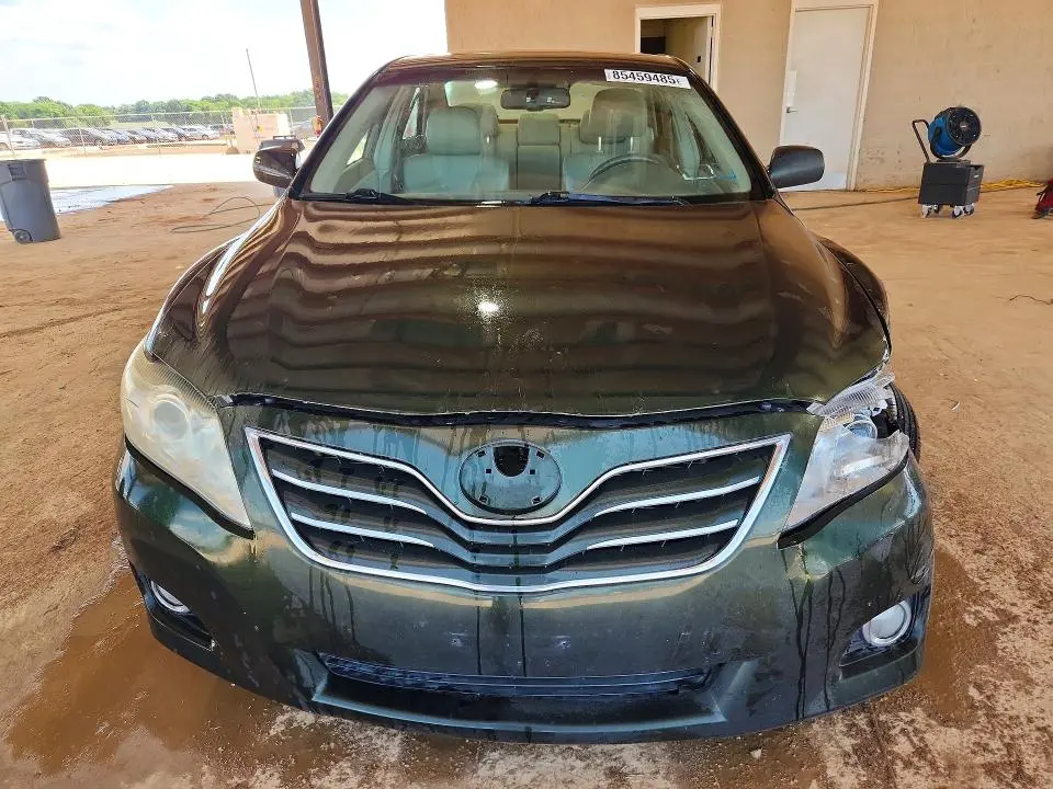 2011 TOYOTA CAMRY XLE  