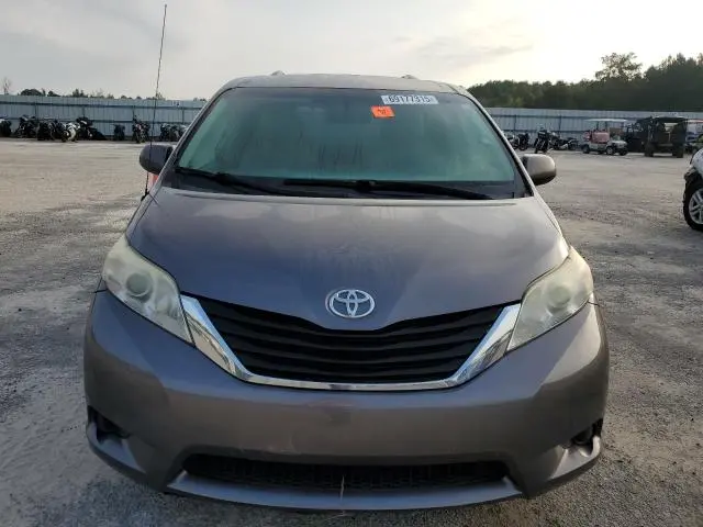 2014 TOYOTA SIENNA LE  