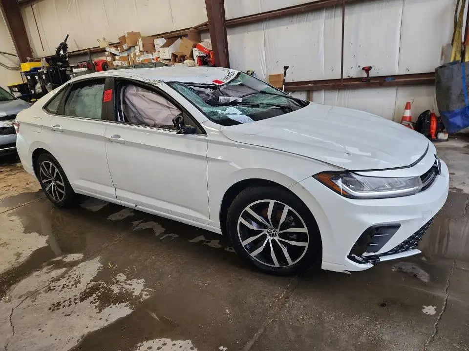 2025 VOLKSWAGEN JETTA SE  