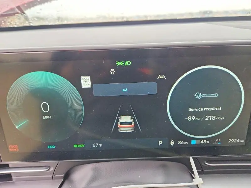 2025 HYUNDAI KONA SE  
