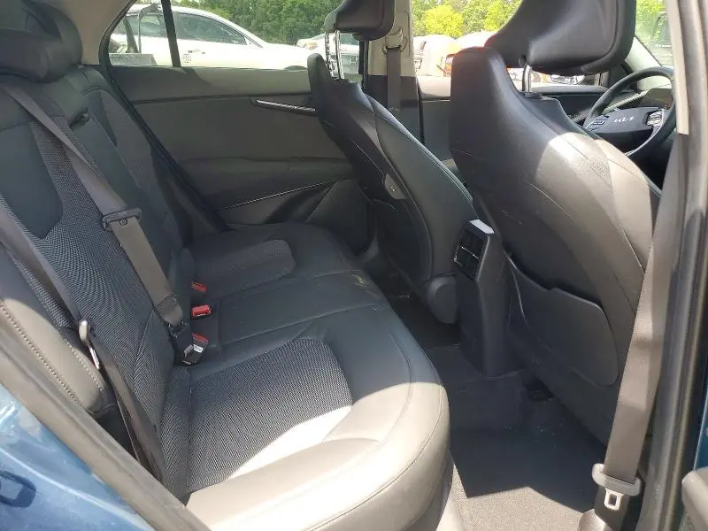 2024 KIA NIRO EX  