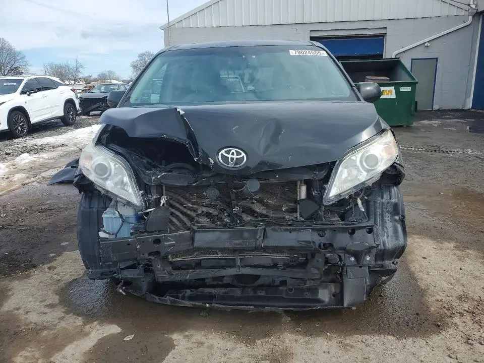 2017 TOYOTA SIENNA XLE PREMIUM 7-PASSENGER  