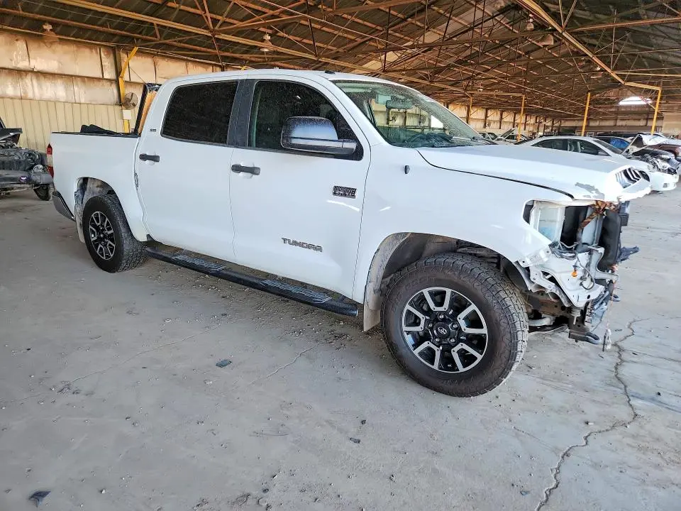 2016 TOYOTA TUNDRA CREWMAX SR5  