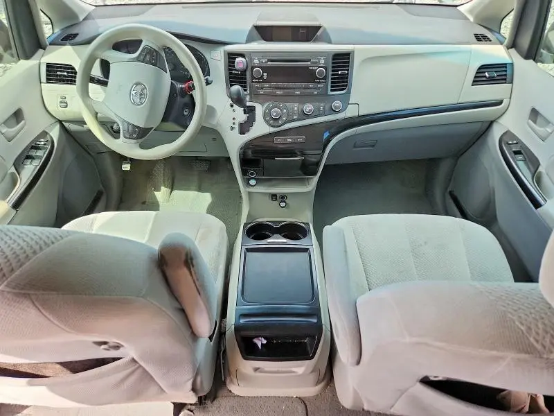 2011 TOYOTA SIENNA LE  