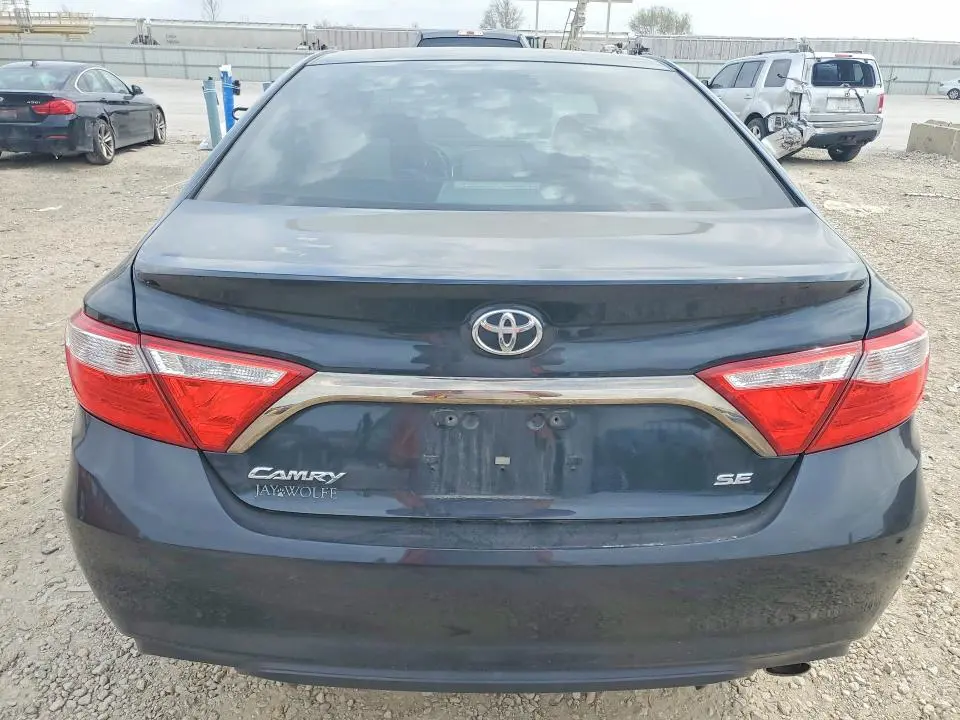 2015 TOYOTA CAMRY SE  