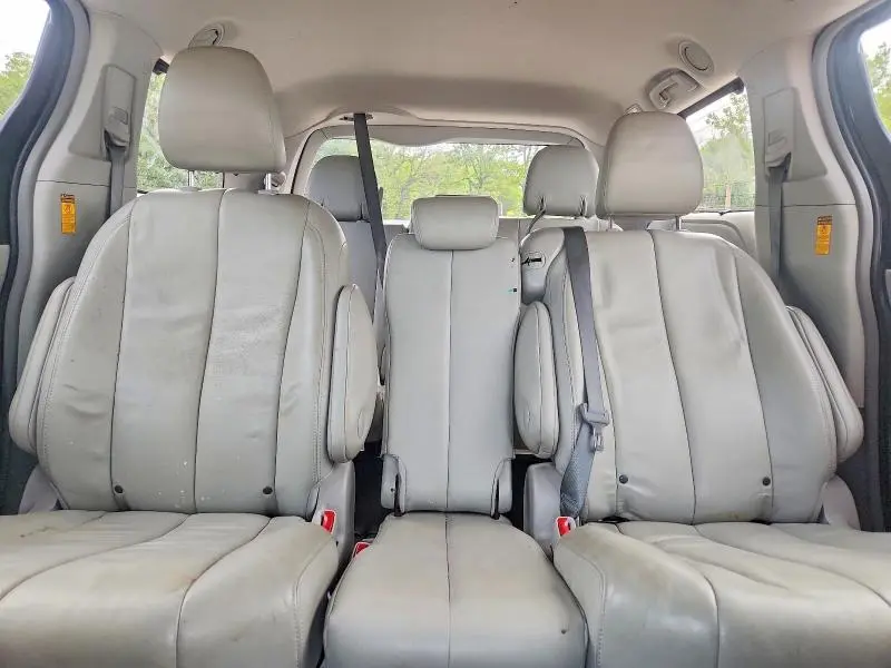 2014 TOYOTA SIENNA XLE 8-PASSENGER  
