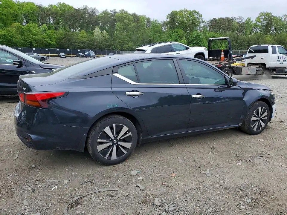 2022 NISSAN ALTIMA SV  